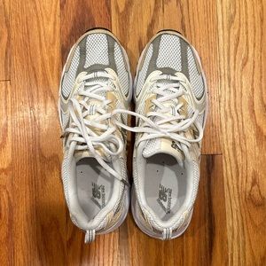 New Balance Men’s 530 Sneaker, silver/beige, size 9.5